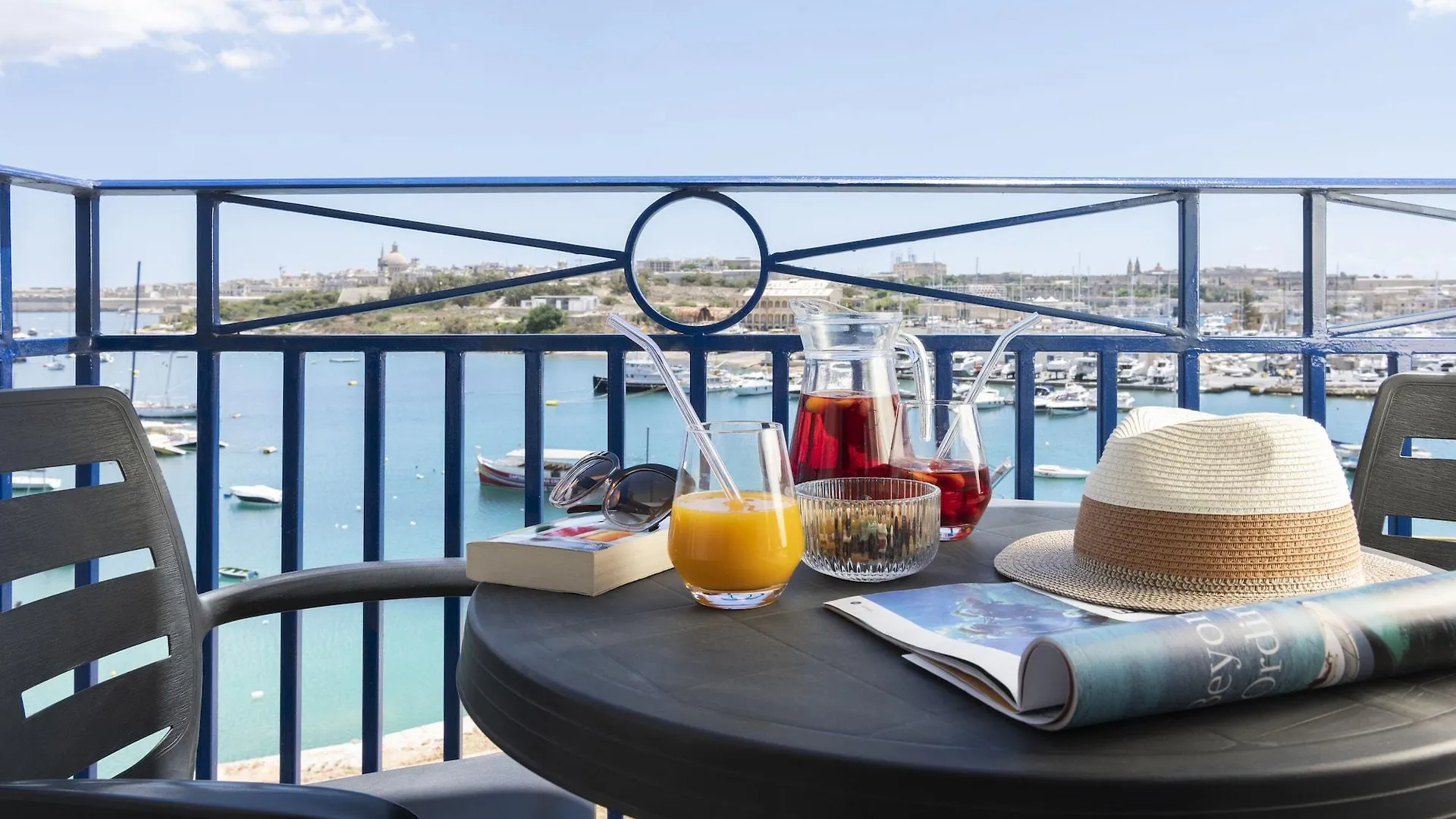 Waterfront Hotel Sliema 4*,