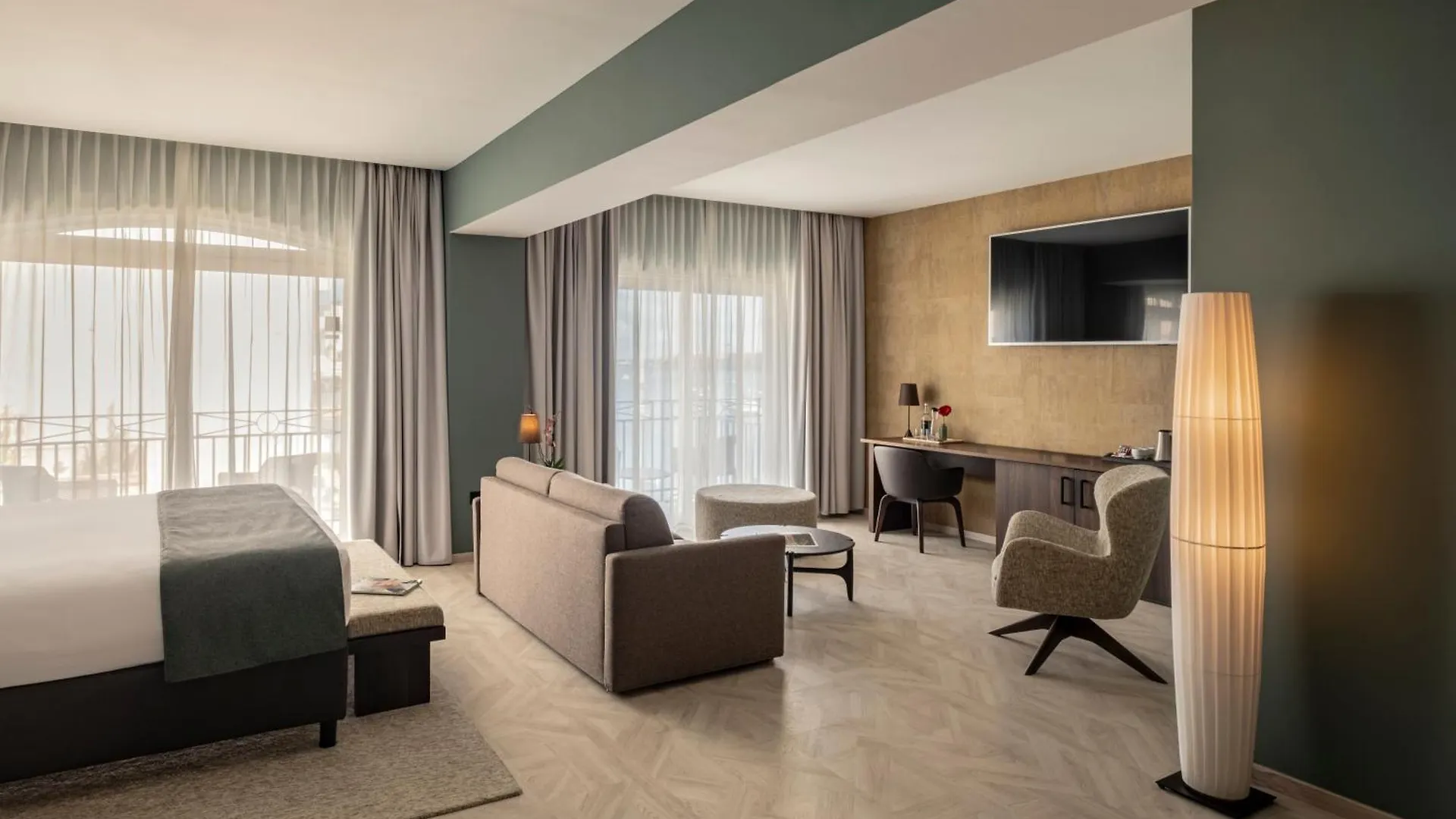 Waterfront Hotel Sliema 4*,