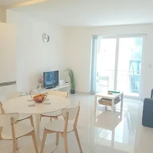  Apartament Ferries